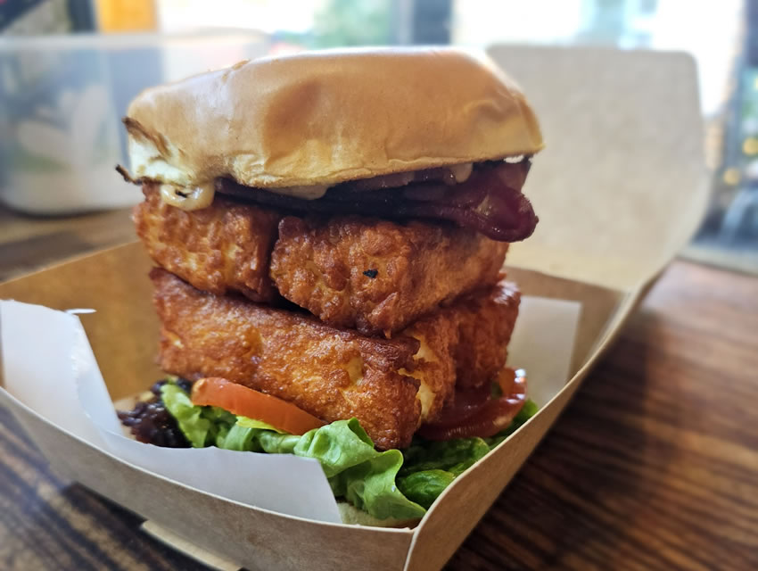 Halloumi burger